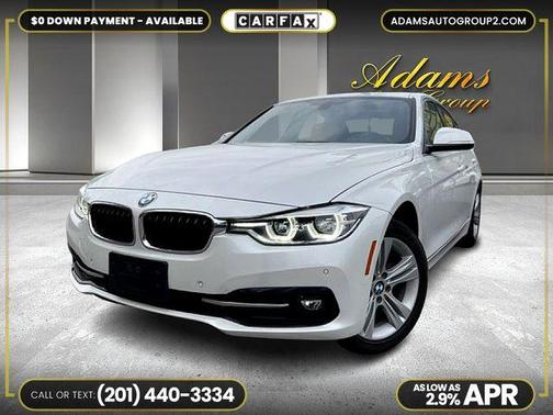 Photo 3 of 32 of 2018 BMW 330 i xDrive