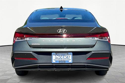 2024 Hyundai ELANTRA SE