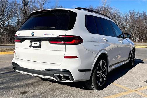 2025 BMW X7 M60i