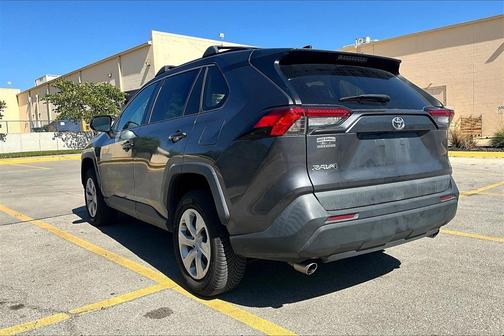 2020 Toyota RAV4 LE