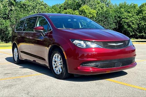 2022 Chrysler Voyager LX