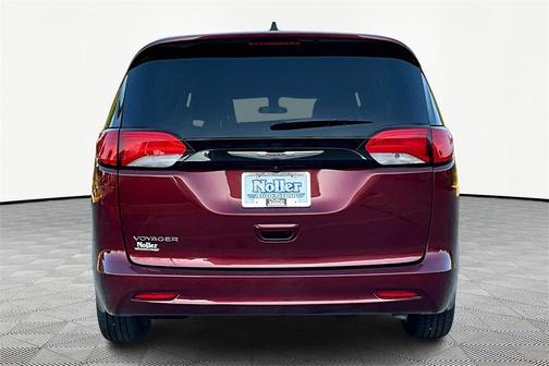2022 Chrysler Voyager LX