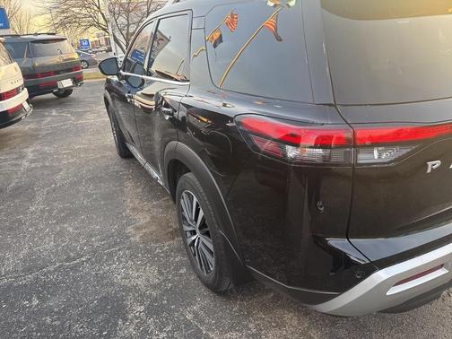 2022 Nissan Pathfinder Platinum