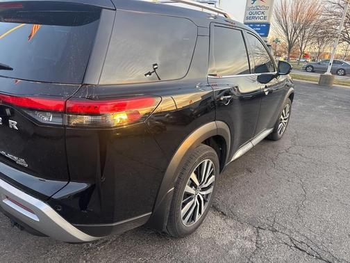 2022 Nissan Pathfinder Platinum
