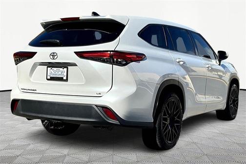 2022 Toyota Highlander LE