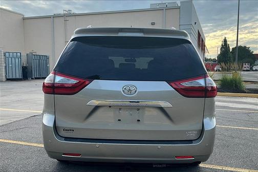 2017 Toyota Sienna Limited Premium