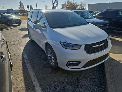 2021 Chrysler Pacifica Touring-L