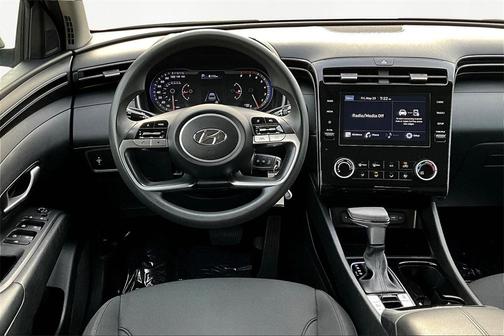 2022 Hyundai TUCSON SE