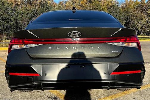 2024 Hyundai ELANTRA HEV Limited