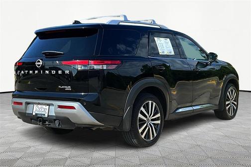 2022 Nissan Pathfinder Platinum