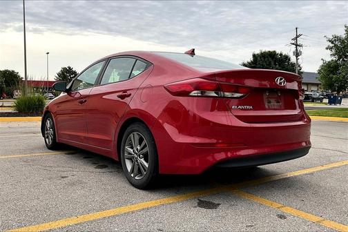 2017 Hyundai ELANTRA SE