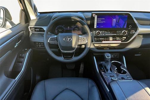2025 Toyota Highlander Platinum