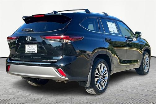 2025 Toyota Highlander Platinum