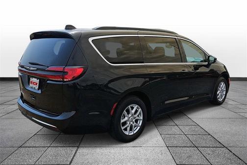 2022 Chrysler Pacifica Touring-L