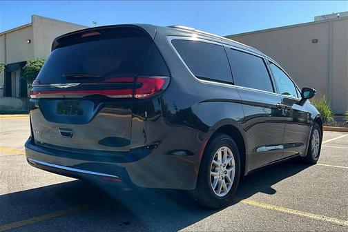 2022 Chrysler Pacifica Touring-L