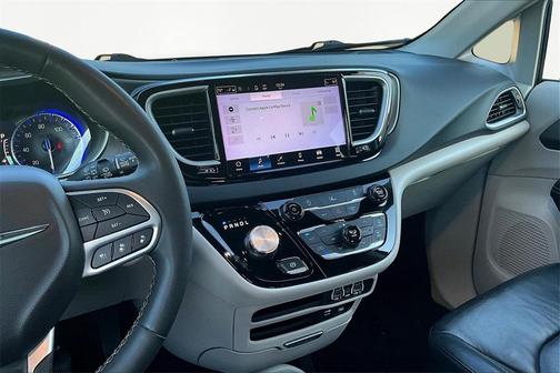 2022 Chrysler Pacifica Touring-L