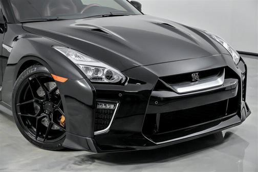 2023 Nissan GT-R Premium Dual-clutch 6-Speed Transmission