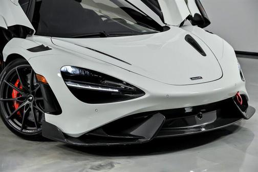 WHITE 2021 McLaren 765LT Coupe