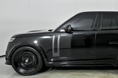 Santorini Black Metallic 2023 Land Rover Range Rover P400 SE