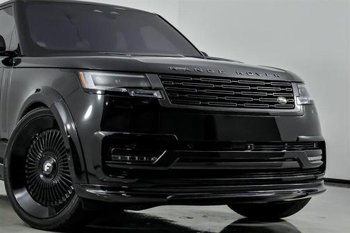 Santorini Black Metallic 2023 Land Rover Range Rover P400 SE