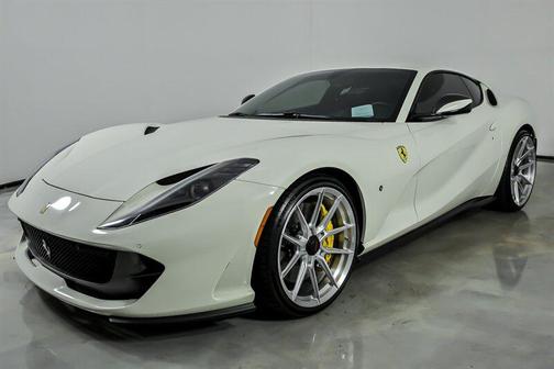 Bianco Avus 2018 Ferrari 812 Superfast Base