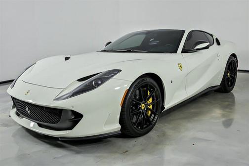 Bianco Avus 2018 Ferrari 812 Superfast Base
