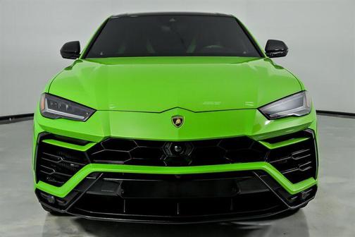 Verde Mantis Pearl 2021 Lamborghini Urus Pearl Capsule