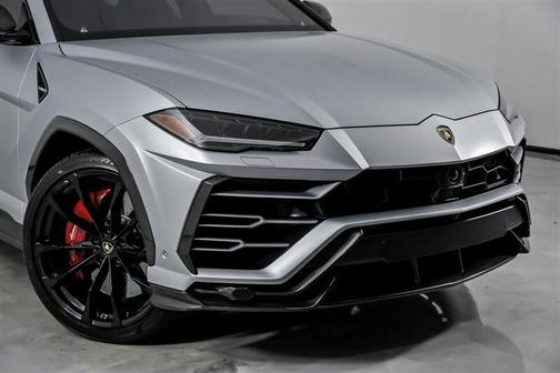 2022 Lamborghini Urus 