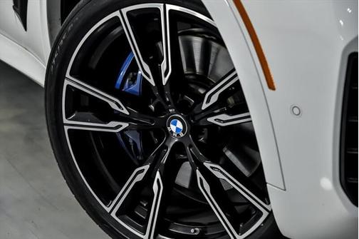 2024 BMW X5 M60i