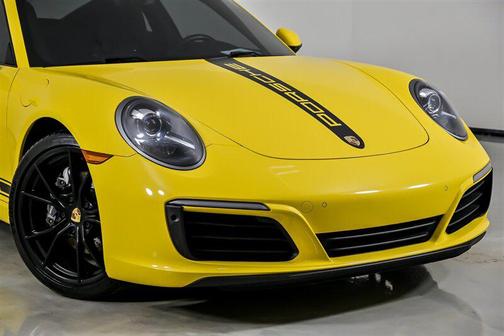 2018 Porsche 911 Carrera