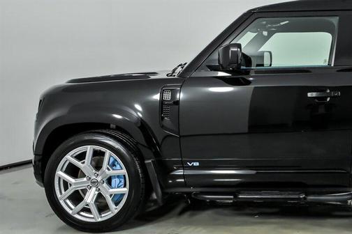Santorini Black Metallic 2023 Land Rover Defender V8