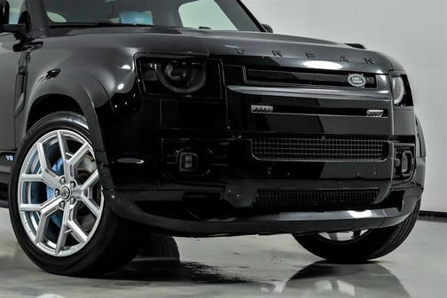 Santorini Black Metallic 2023 Land Rover Defender V8