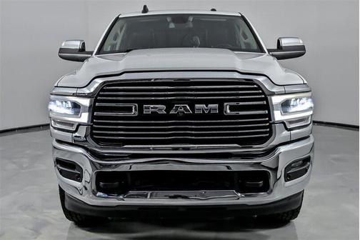 2020 RAM 3500 Laramie Crew Cab 4x4 6'4' Box