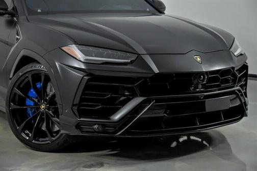 MATTE BLACK 2021 Lamborghini Urus