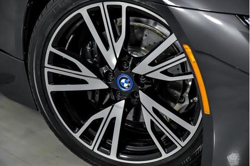 2016 BMW i8