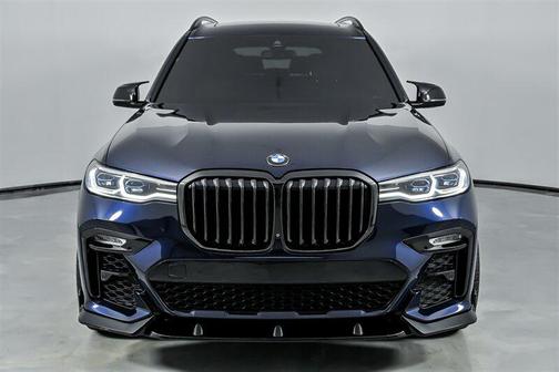 2022 BMW X7 M50i