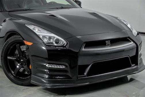 2016 Nissan GT-R Black Edition