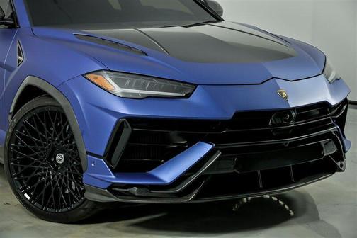 2023 Lamborghini Urus Performante
