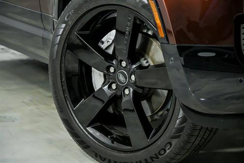 2024 Land Rover Defender 130 P400 X-Dynamic SE