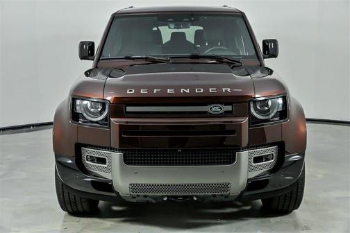 2024 Land Rover Defender 130 P400 X-Dynamic SE