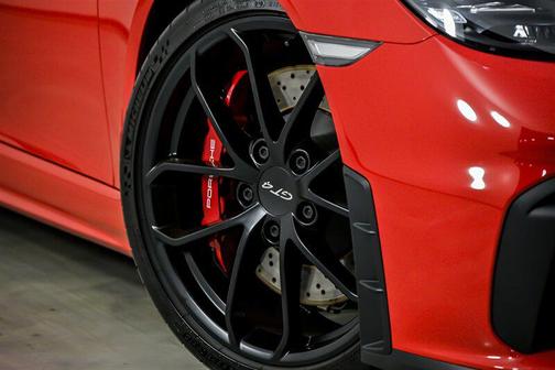 2022 Porsche 718 Cayman GT4