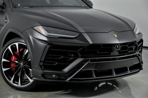 Matte Black 2019 Lamborghini Urus