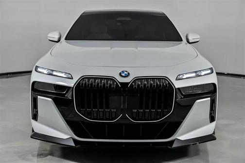 2025 BMW 760 xDrive