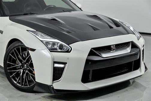 2021 Nissan GT-R Premium Dual-clutch 6-Speed Transmission