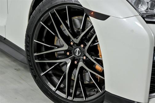 2021 Nissan GT-R Premium Dual-clutch 6-Speed Transmission