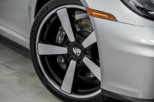 2025 Porsche 911 Carrera