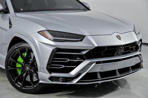 2022 Lamborghini Urus 