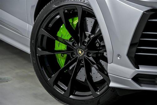 2022 Lamborghini Urus 