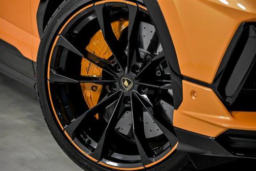 2023 Lamborghini Urus S