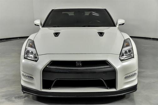 2016 Nissan GT-R Premium